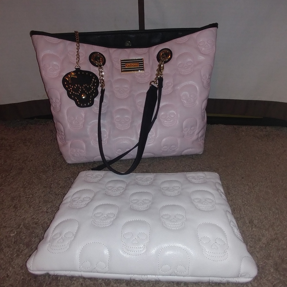 Large Betsy Johnson Skull Purse w/matching pouch